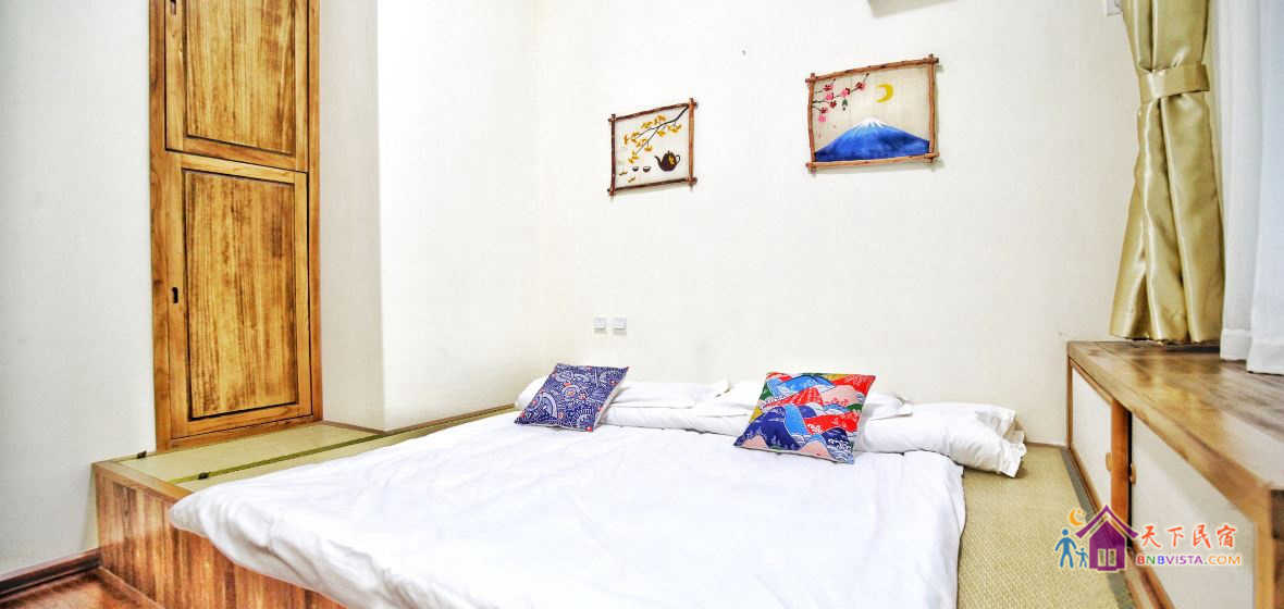 欢聚榻榻米双卧复式家庭叠院套房