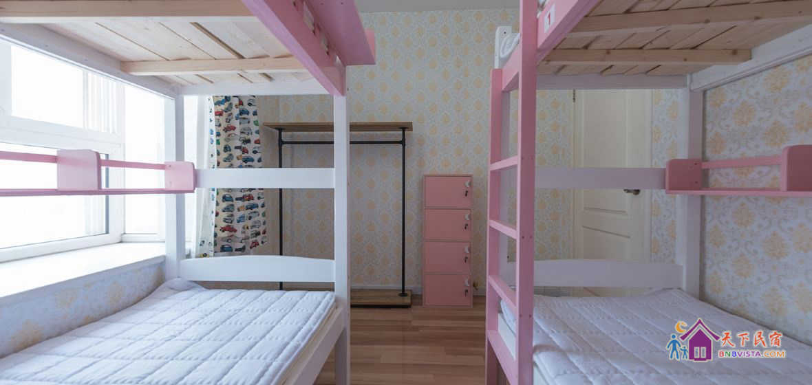 女生四人床位间