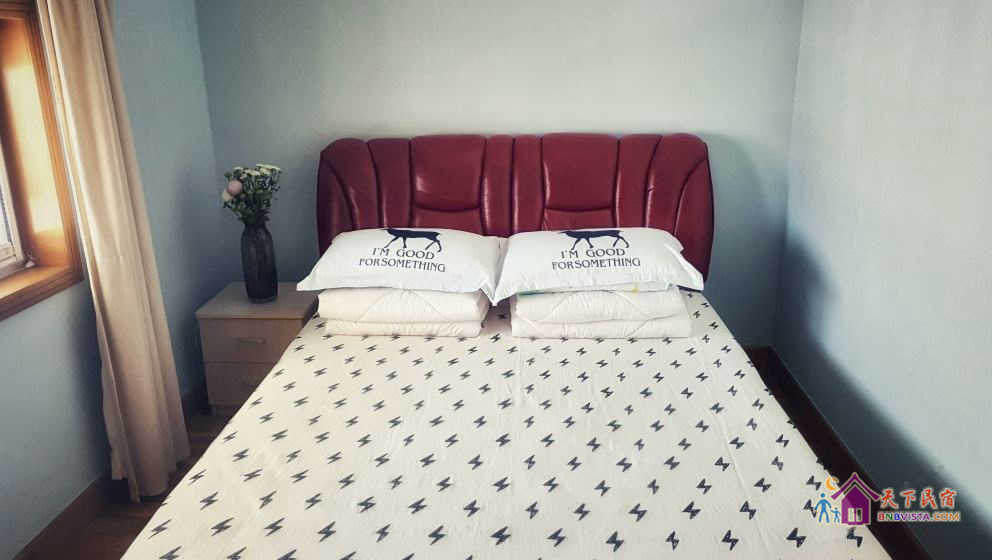 寓见温馨大床房