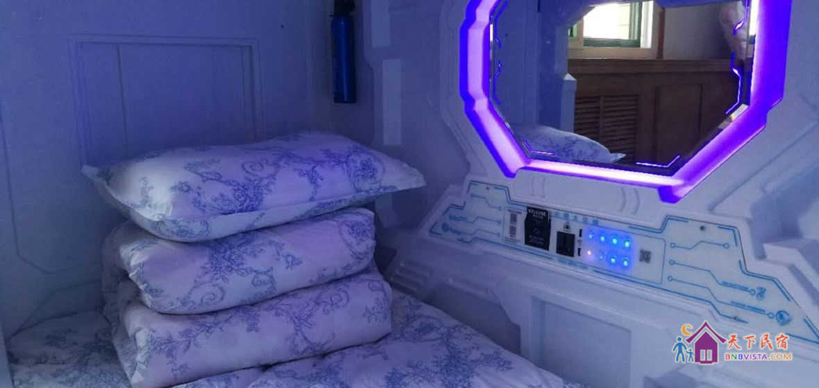 女生太空舱横舱