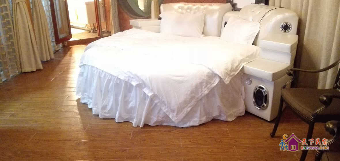 超豪华木楼山景独享圆床房