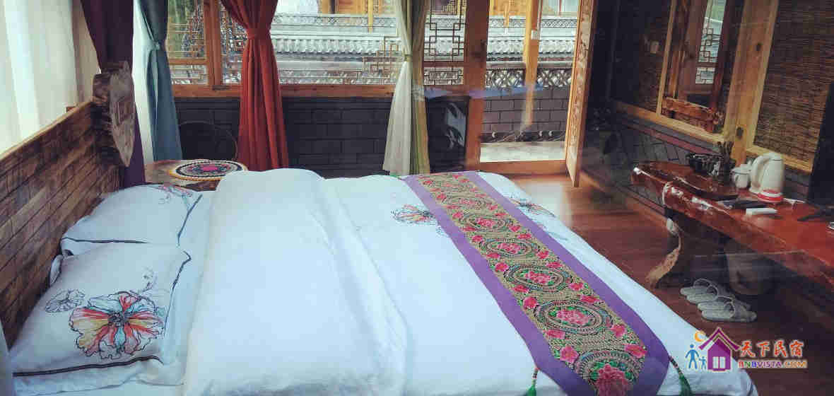 特色大床山景房
