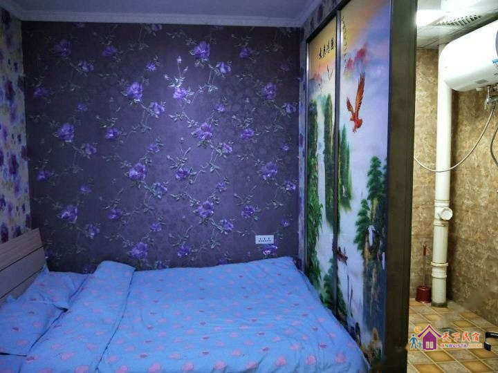 特惠大床房(无窗)(公共卫浴)