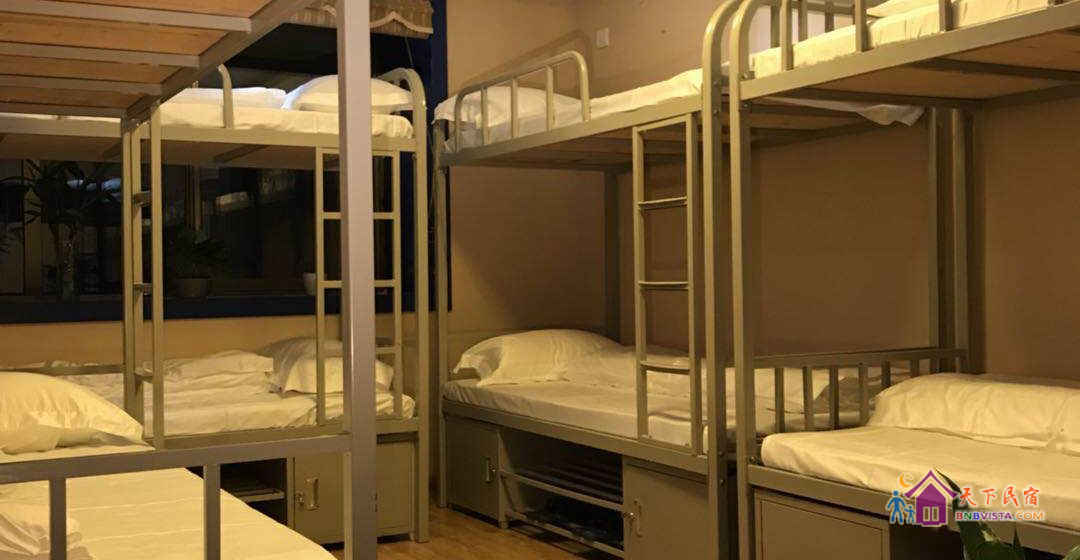 八人间(床位房)