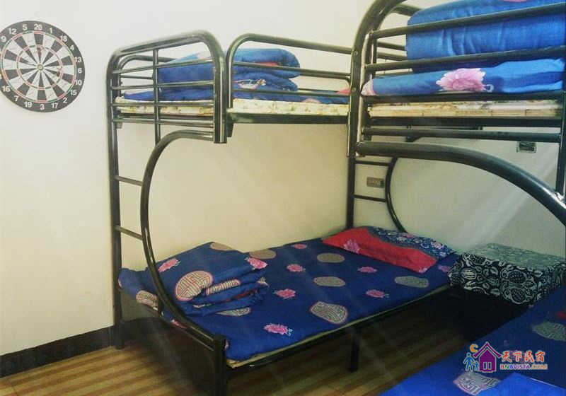 阳光男生四人房