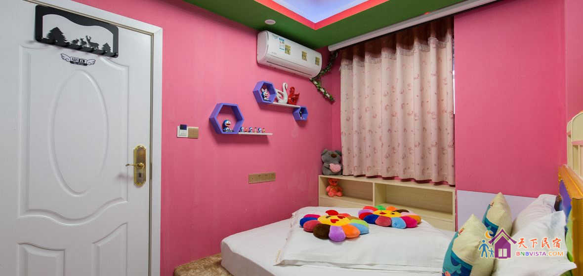 哆啦a梦榻榻米影院房