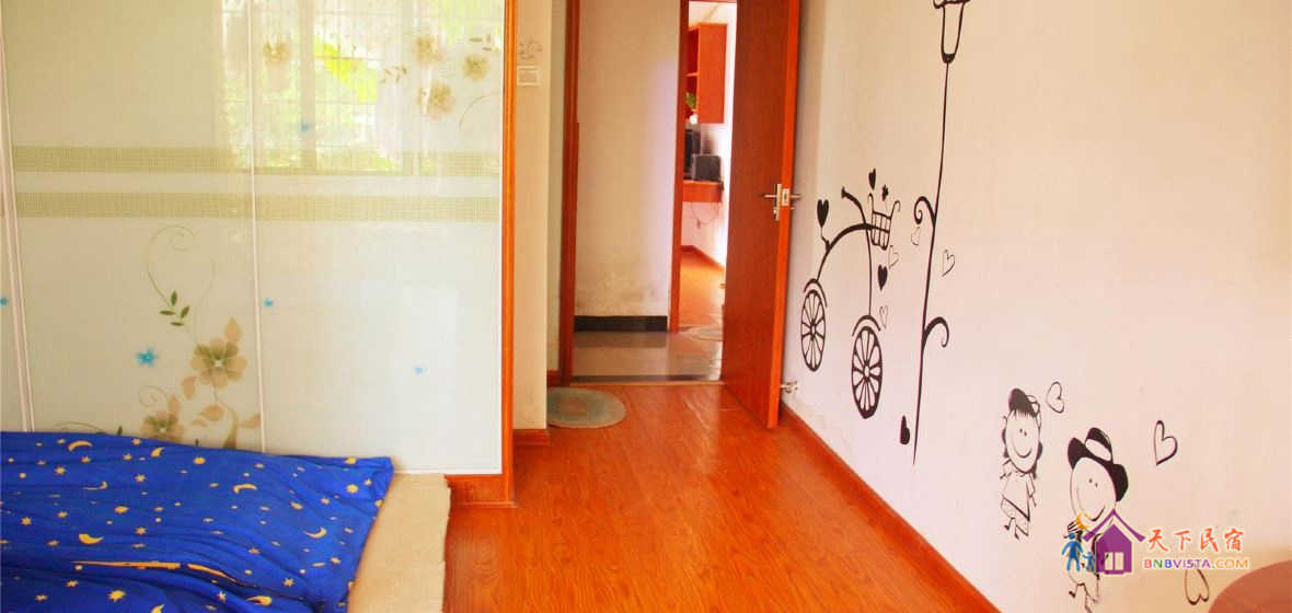 女生榻榻米三人床位间