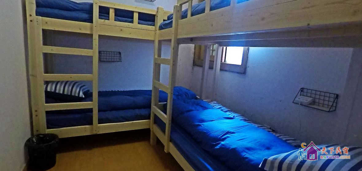 蓝色四人间(床位)