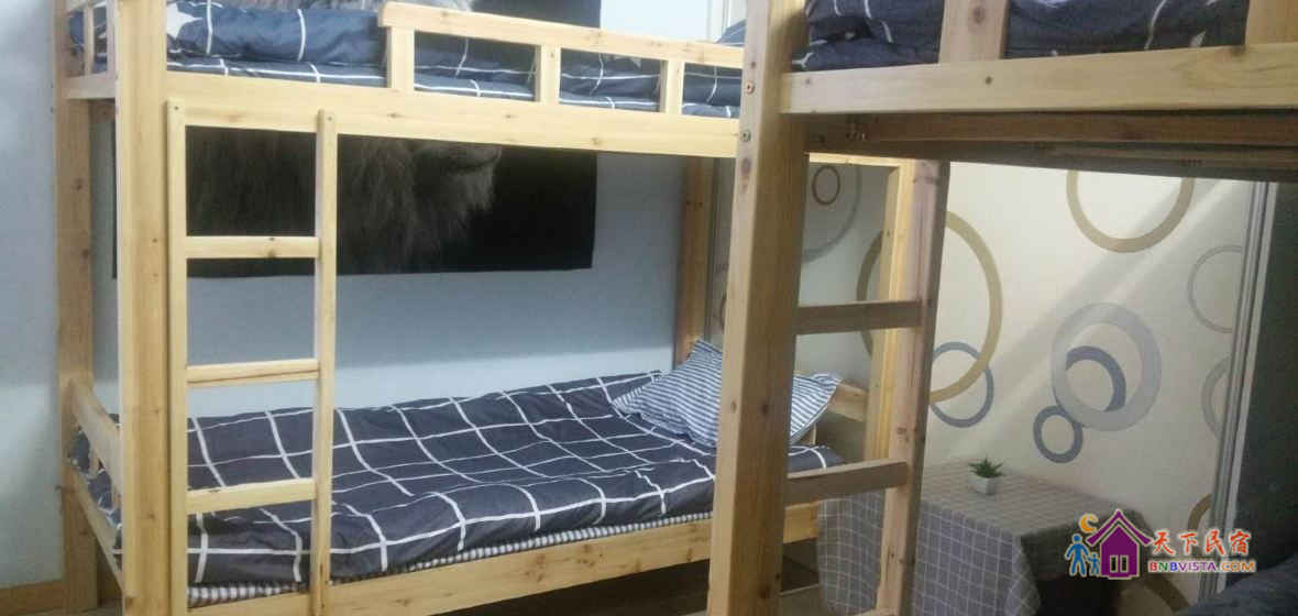 男生四人间(床位房)(公共卫浴)