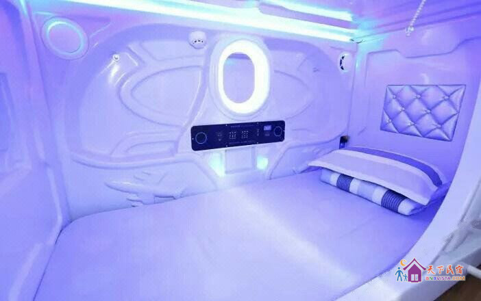 潇洒男生床位房