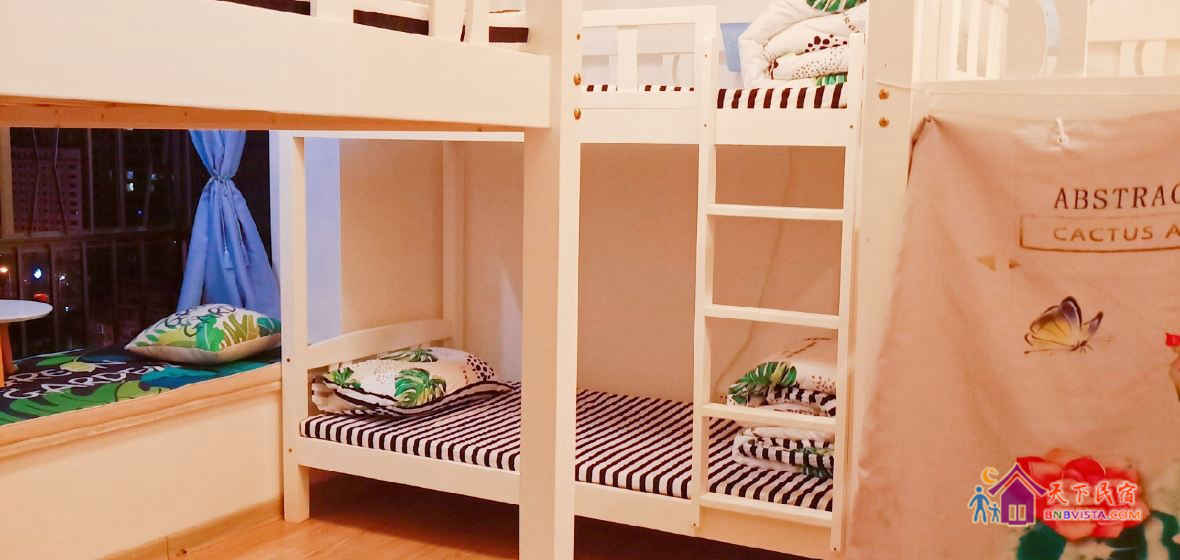 一米阳光女生6人间（公共卫浴）