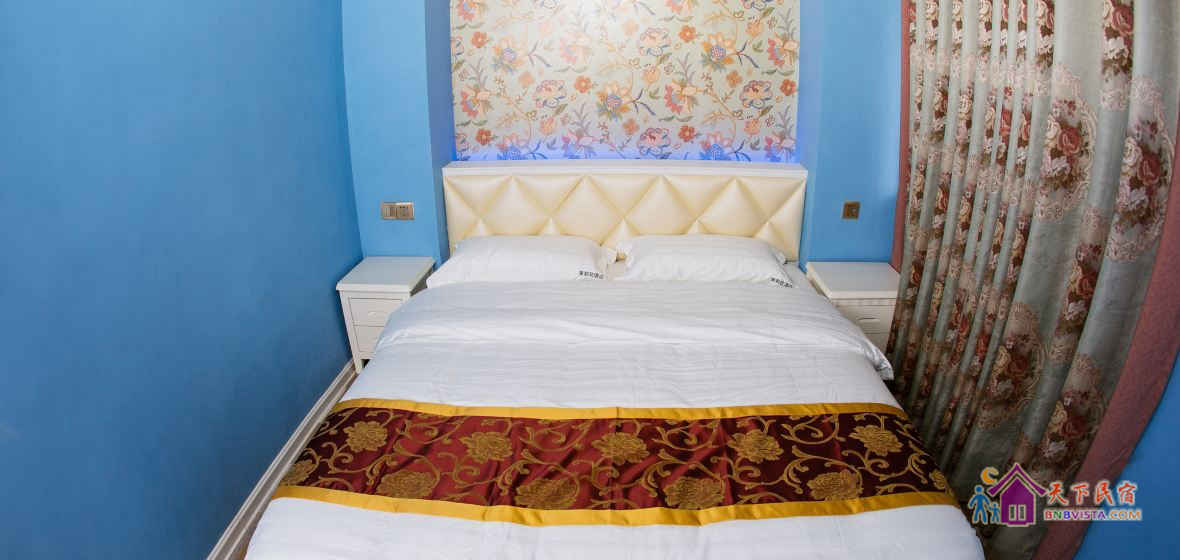 现代北欧大窗大床房