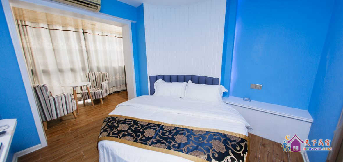 温馨浪漫滴圆床阳台房