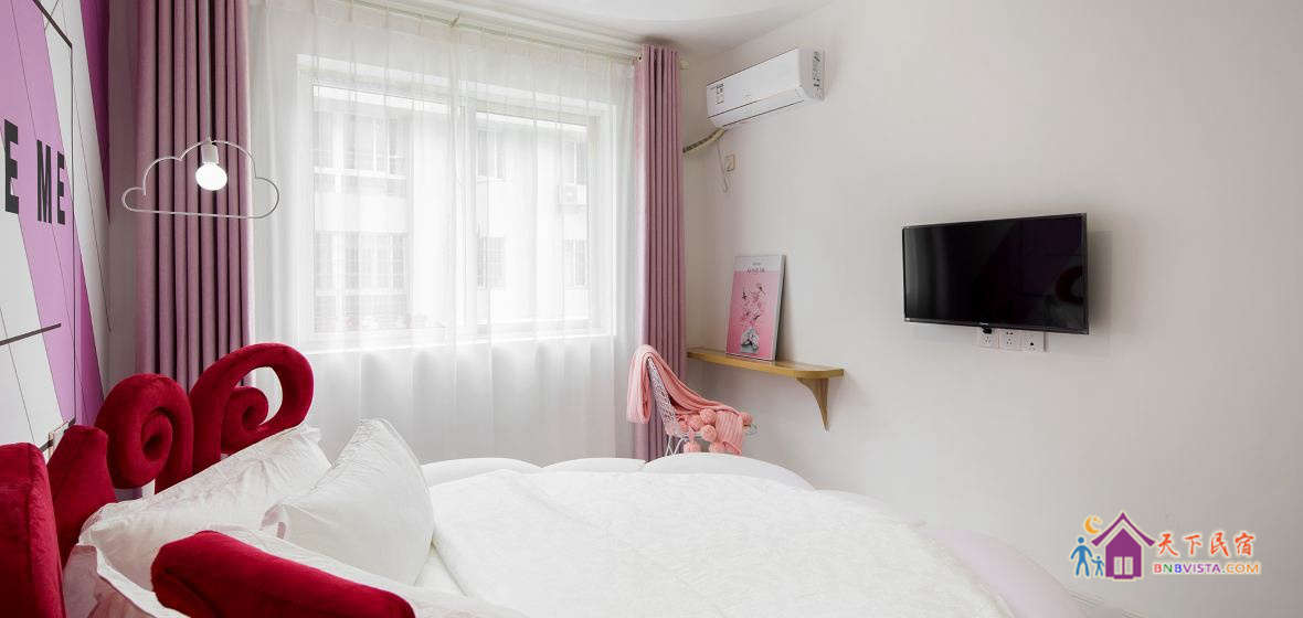 lOVE发光电动圆床房