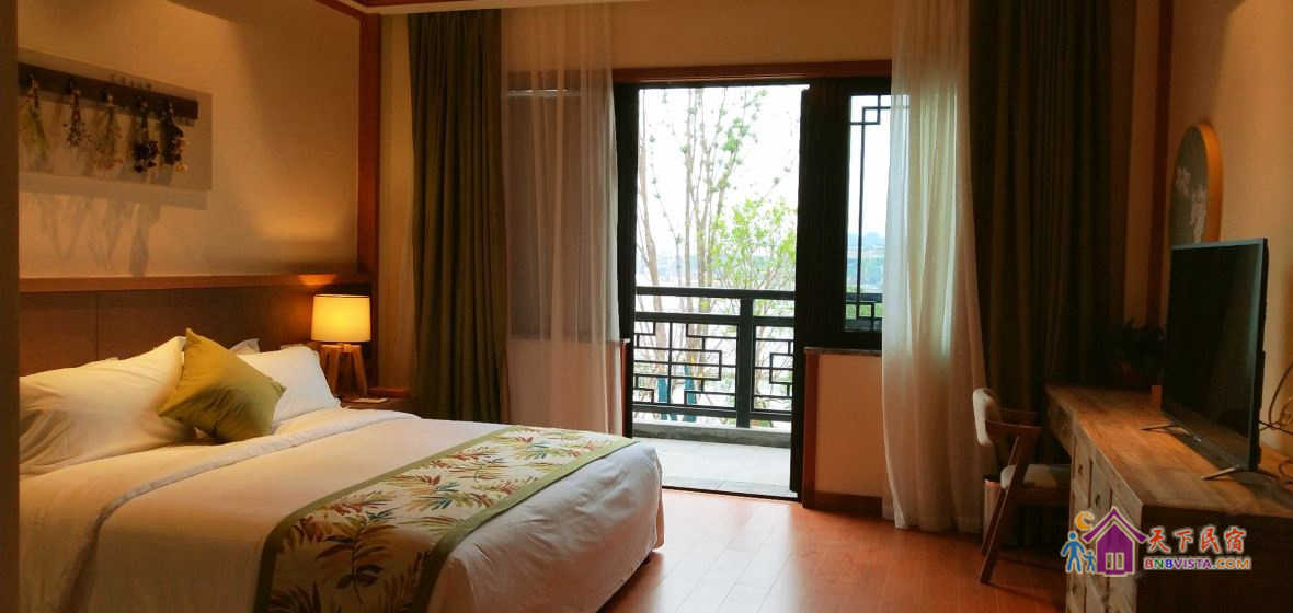 湖景阳光大床房