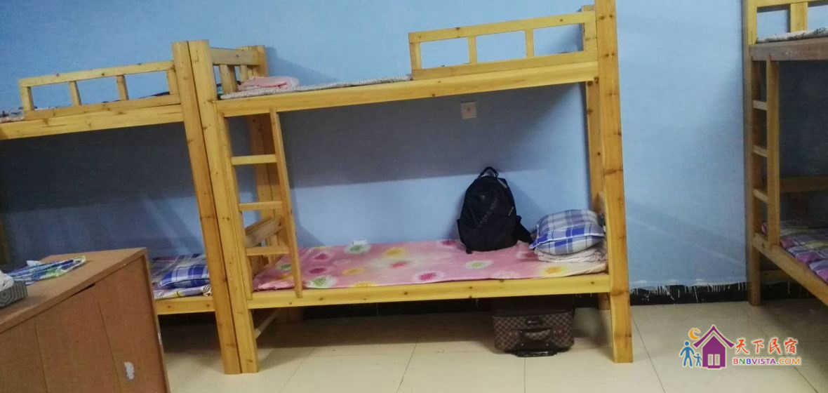 精品8人间(床位)