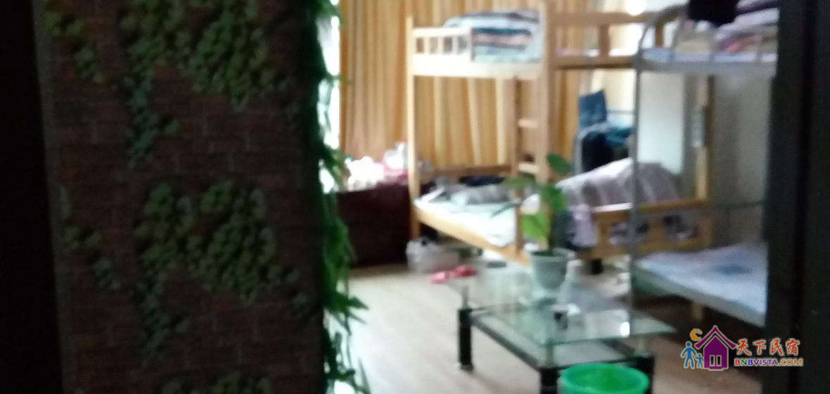 女生八人床位房