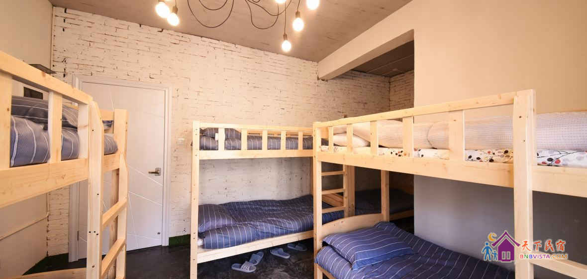 跳动青春混住八人间(床位)