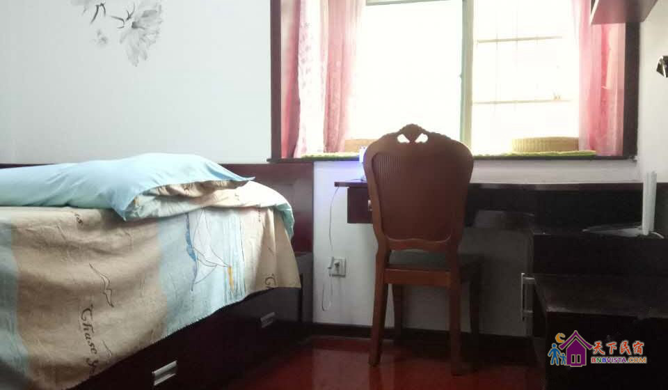 April温馨榻榻米大床房