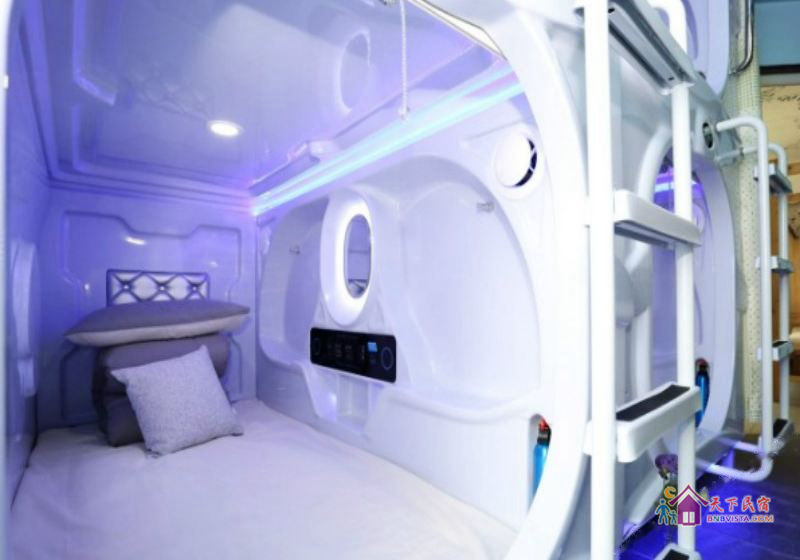 岳麓山男生太空舱