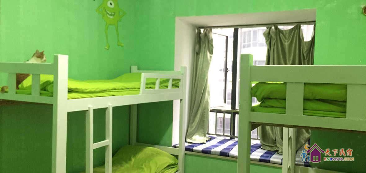 花样年华女生四人床位间