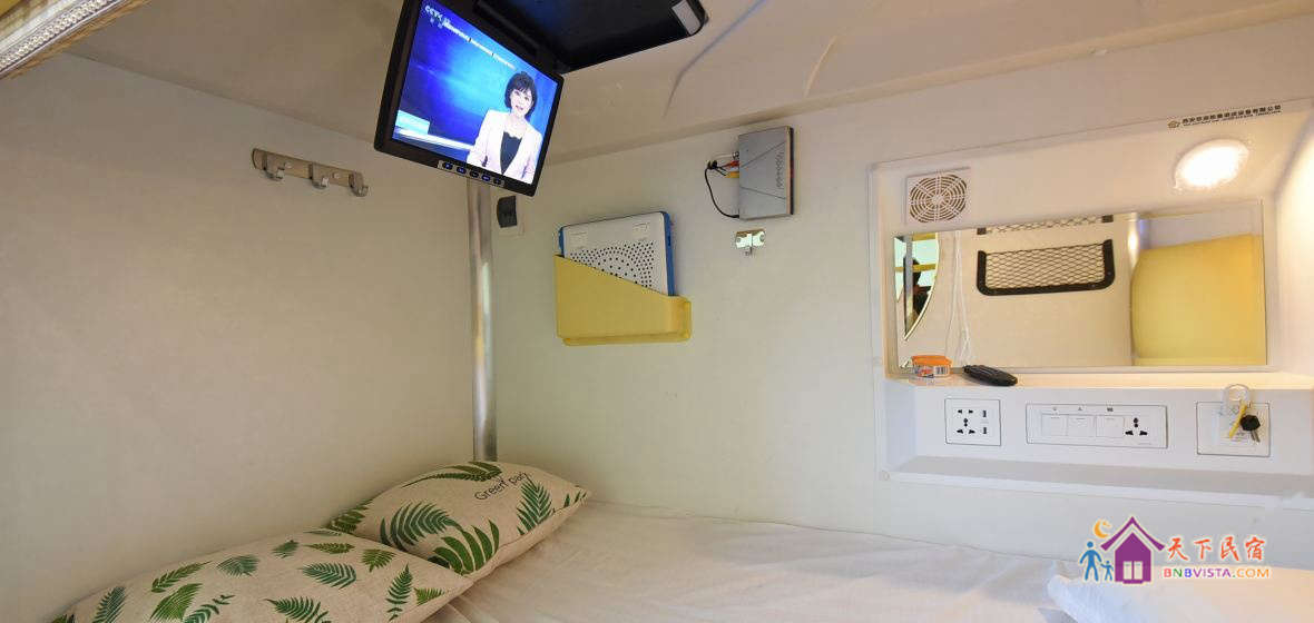 太空舱女生六人房