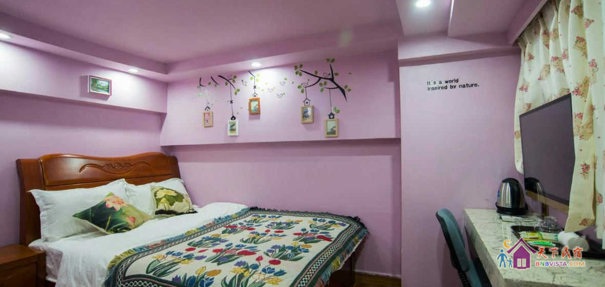 浪漫情侣特惠大床房