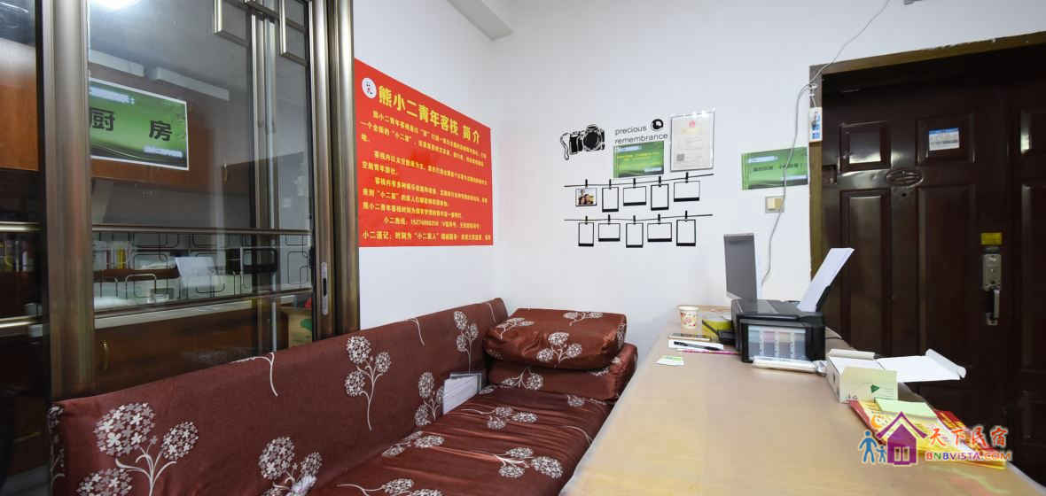 豪华软沙发床房