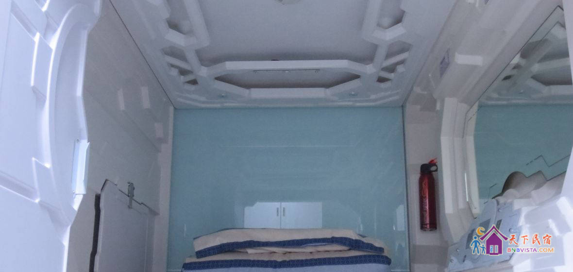 豪华电视横舱(无窗)