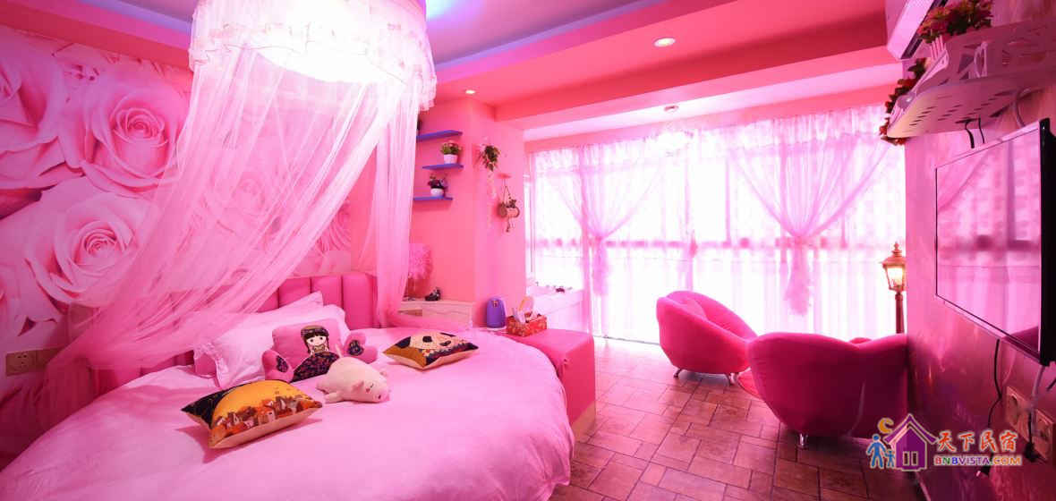 浪漫圆床浴缸阳台江景房