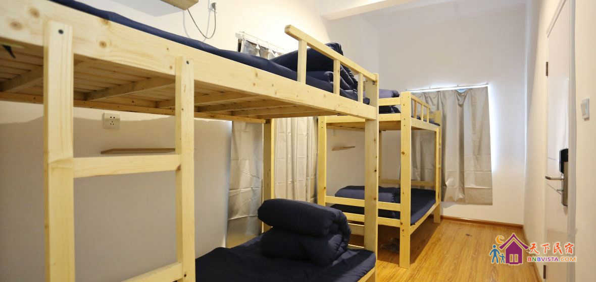 精致六人床位房