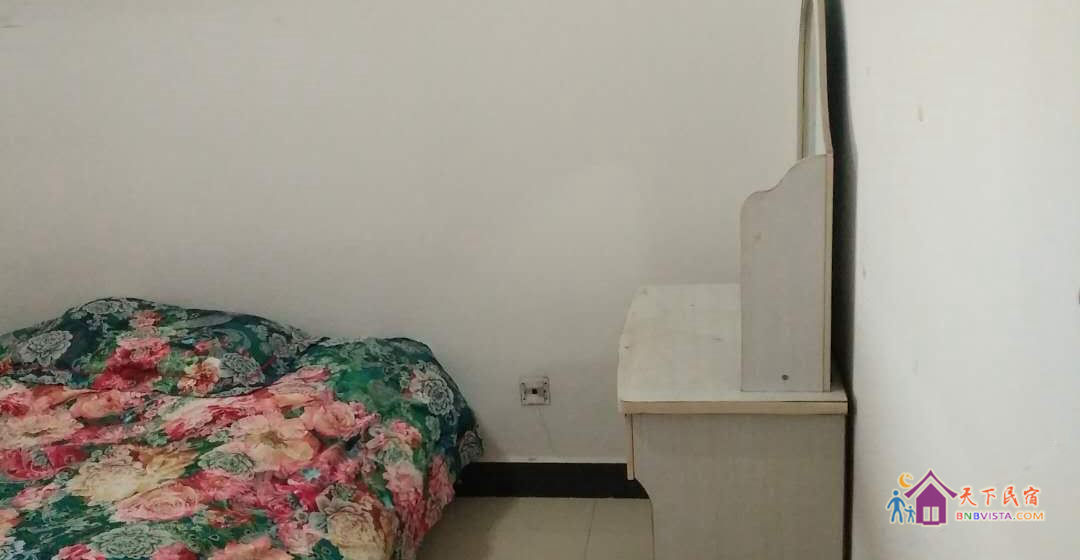 女生豪华大床房