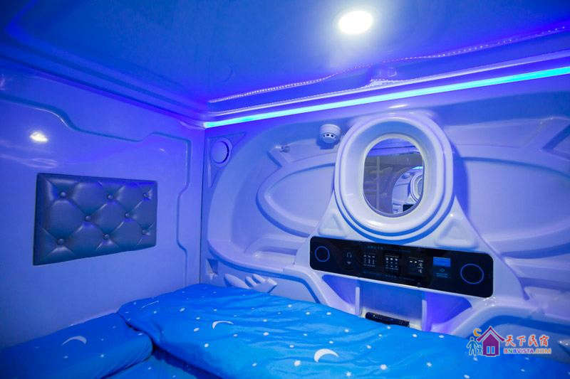 时尚男生床位房