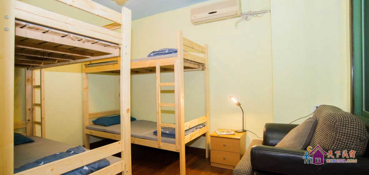 舒适男生四人间(床位)