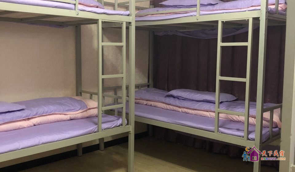 六人间(床位房)(公共卫浴)