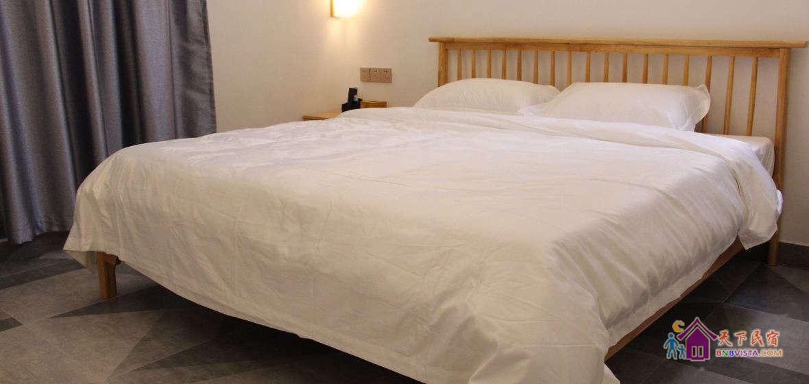 鳄渡秋风大床房