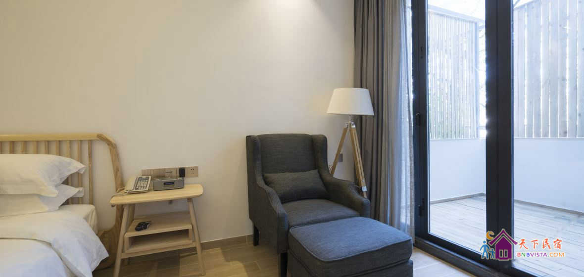 幽静园景大床房