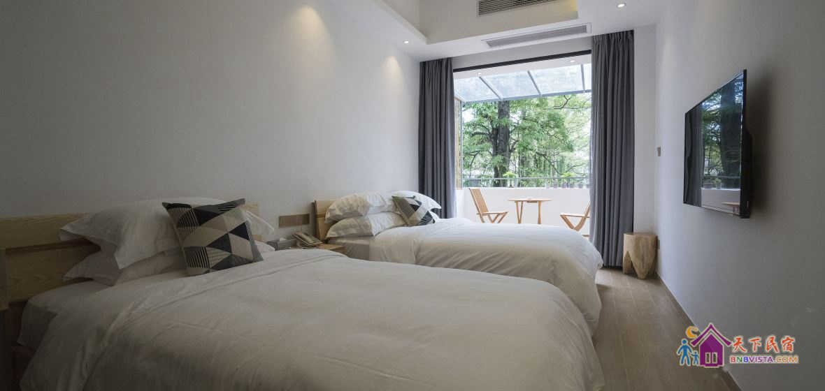 阳台园景家庭房