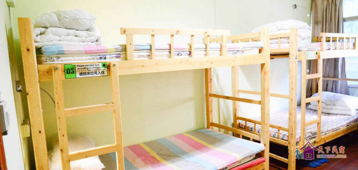 男生空调四人间(床位)(公共卫浴)