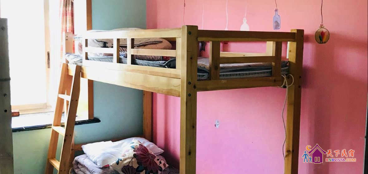 暮色四人床位房