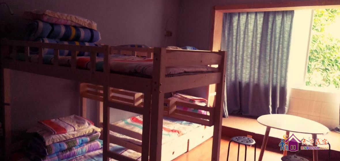 男生八人间床位房