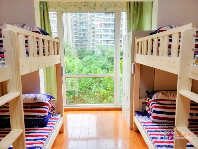 男生六人间床位