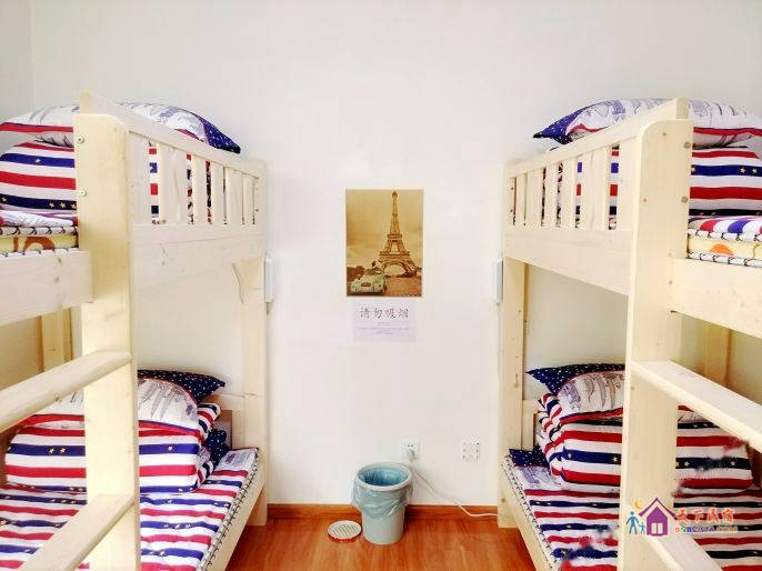 女生四人间床位