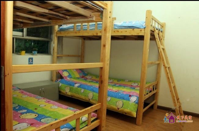 男生间床位