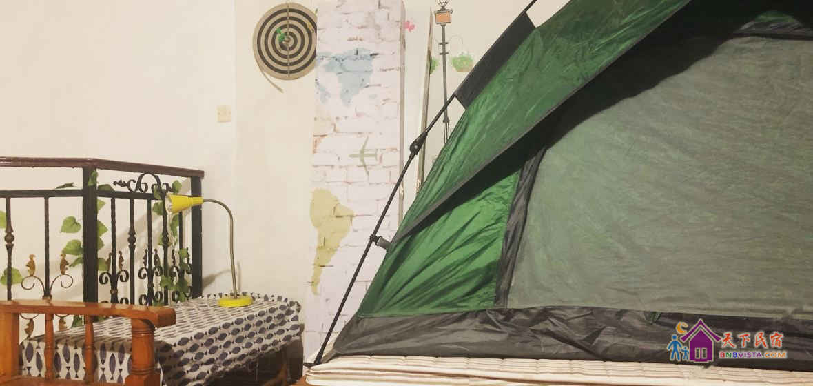 阁楼上的帐篷房