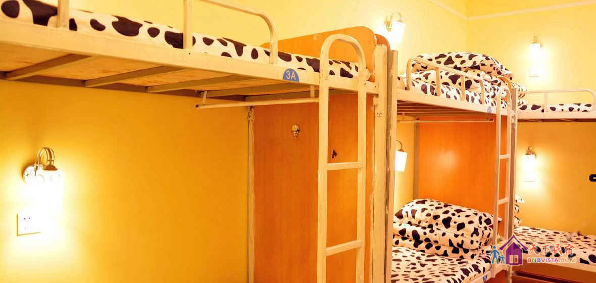 内窗风扇男生8人间(床位)