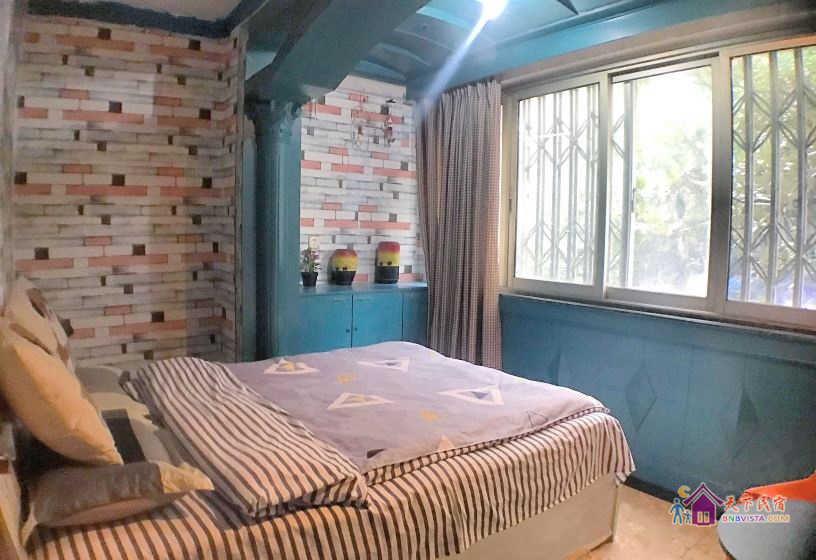 温馨公主大床房(公共卫浴)