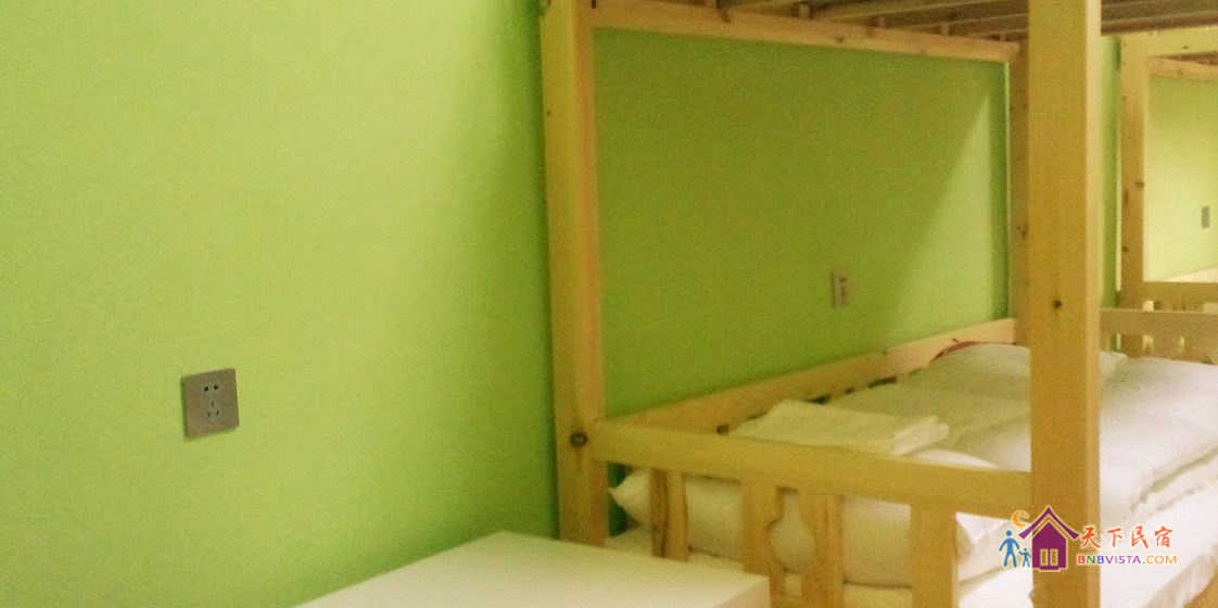 女生空调四人床位间