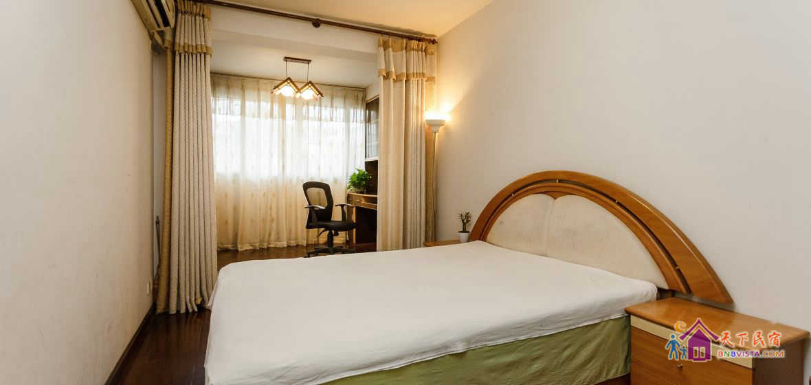 特惠大床房(公用卫浴)