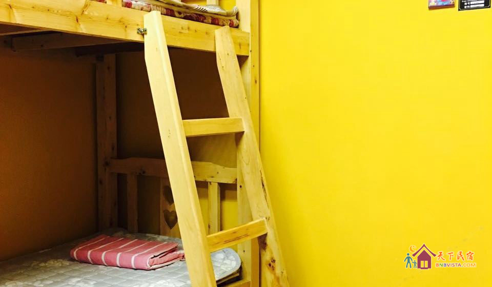 女生空调六人床位间